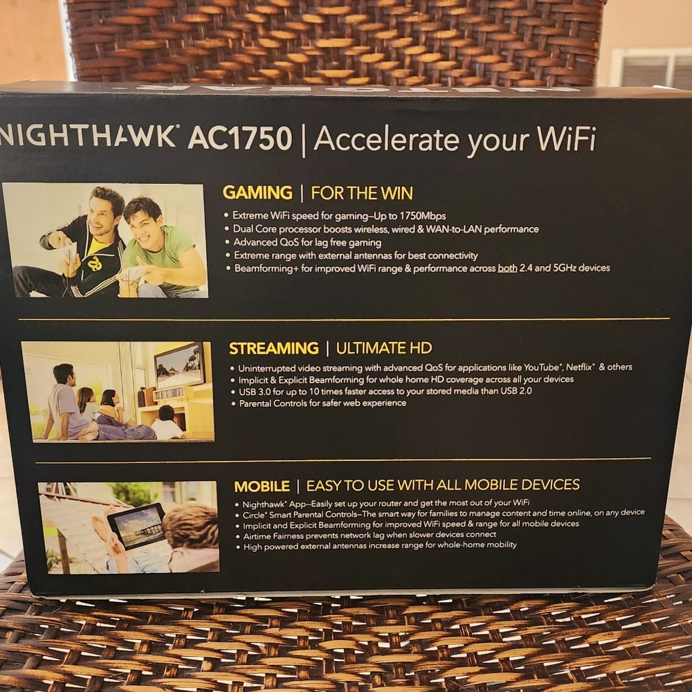 Netgear Nighthawk AC1750 Smart WiFi Router - Picture 4 of 6